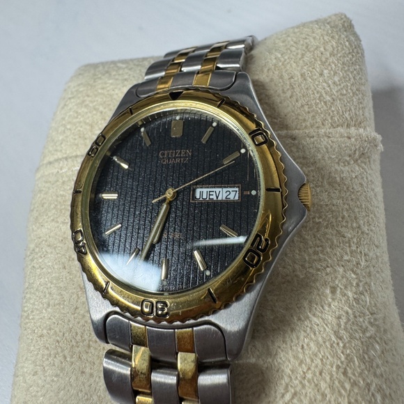 Citzen's Men's Gold & silver Tone Black Dial Watch - Picture 5 of 8